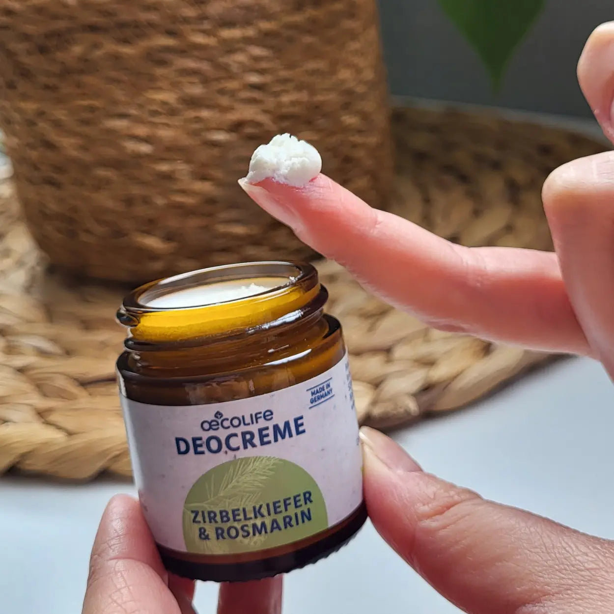 oecolife-k-rperpflege-deocreme-zirbelkiefer-rosmarin-30g-glas image 3
